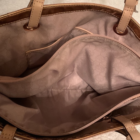 Michael Kors Jet Set Bag - Picture 4 of 4